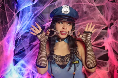 KateWelsin You are under arrest Fotka 2