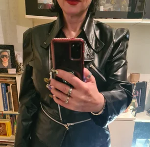 LadyMaxime511 Public  2টি ছবি