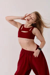 They say red suits my face de SeasonGround  3 Imagens