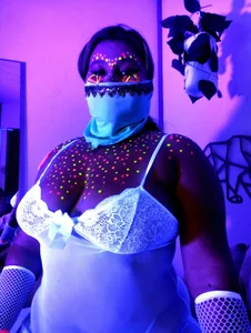 SalmaZamann SHOW NEON Pic 3