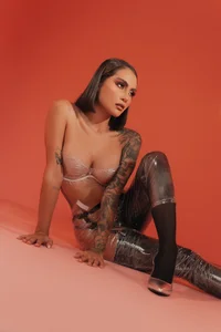 ValerieAustin kullanıcısının Bold transparency albümü -  2 fotoğraf