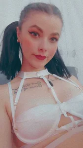 _Hanna_white_ Public Pic 6