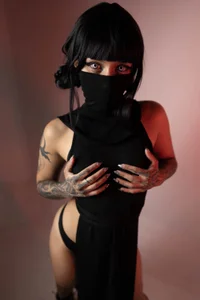 🖤🔴 Shadows and Gazes 🖤🔴 de Raven_Witch_  8 Imagens