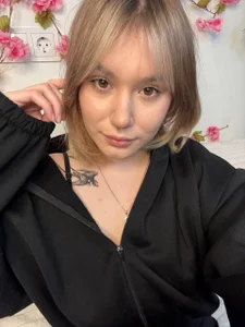 JonnaWalby Darkness suits her Pic 3