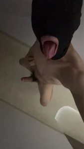 Lust de ehdwns  2 photos