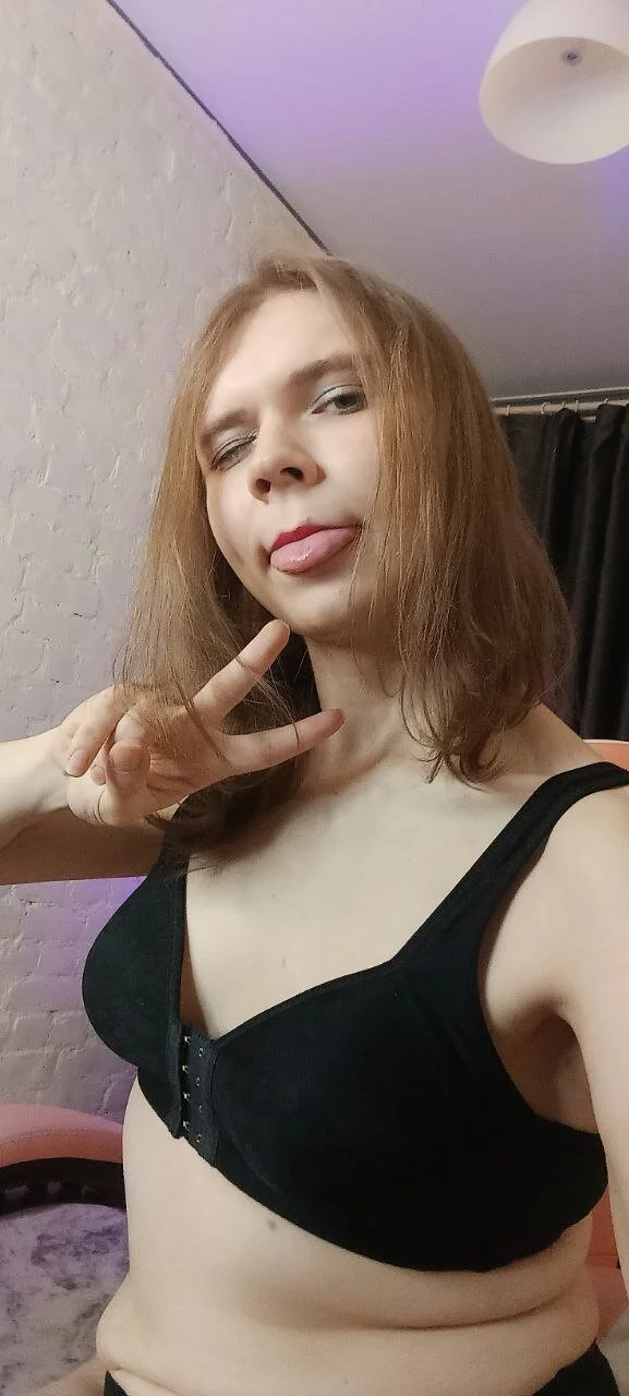 LoralAvery Právě oblíbené foto 6006