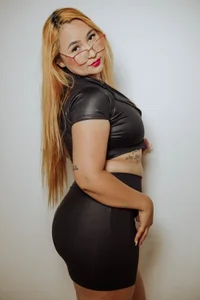 nana_levy 🖤 ​​"Look good ... tonight I'm yours."  3টি ছবি