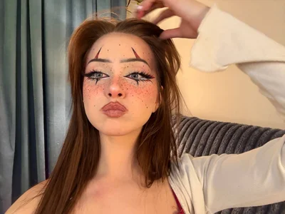 Jennifer_Wiliams WEARING MAKEUP Pic 2