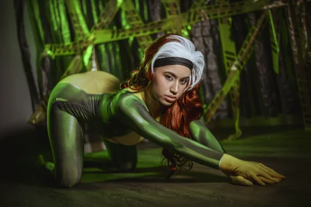 NicoleFox23_ Rogue Cosplay Pic 3