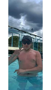 Zdjęcia Zackfalcon_ Pool day 💦😼: 