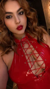 QueenMechelle Public Gambar