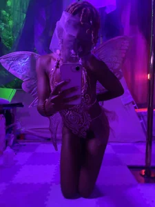 teasing tits od Aryithenymph  2 snímek
