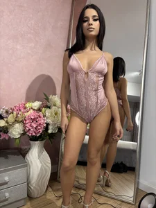 Zdjęcia IzzyDesire Public:  5