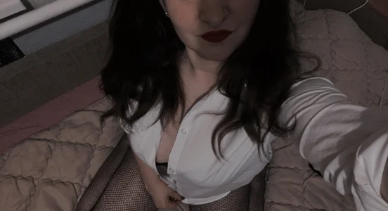 Claire_Sunny Public Pic 6