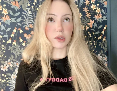 AnnAbbey I'm your cute little baby girl Poză