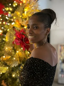 MonicaSchwartz Xmas w Monica 🎅🏾🎄 Foto 2