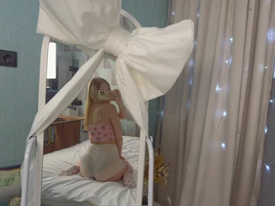 Emma_Catchel Public Pic 5