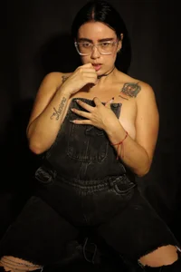 vicky_grey sexy in jeans Bilde 6