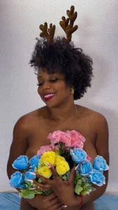 HanaahquinnのBETWEEN FLOWERS AND SMILES 🌸の 2枚の写真