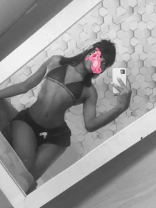 Trans_monsterCock_latinPublic Bild