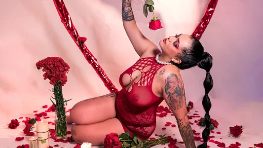 KayllaEvanss_ 🌹 "You are the sin that I do not want to redeem." Poză 3