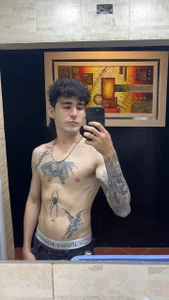 DmitriSanders: Surprise Tatto 😏😋 ( 2 фото)