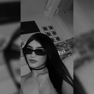 Comfortable, natural, and with a look that speaks louder than words. It’s not always about showing… de AnastasiaVelo  3 Imagens