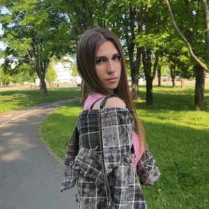 ZaraGuyette Public Billede 4
