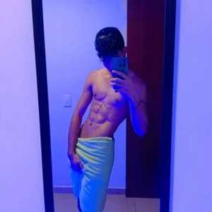 KamiSuarez Fuchsia Boy Immagine  7