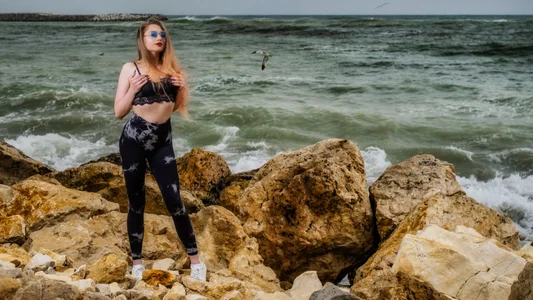 ArielBurn Touches of waves Pic 4