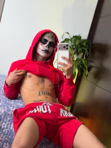 lukasstrong_のCoconut makeup ❤️‍🔥✨の 4枚の写真
