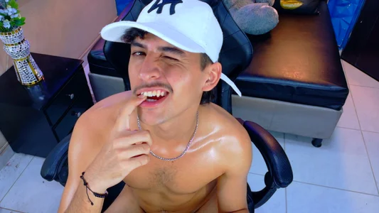 Alan_Del_Reyx Oil on my body 🔥 Pic 5