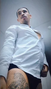 Mr_Aaronn Public  3টি ছবি