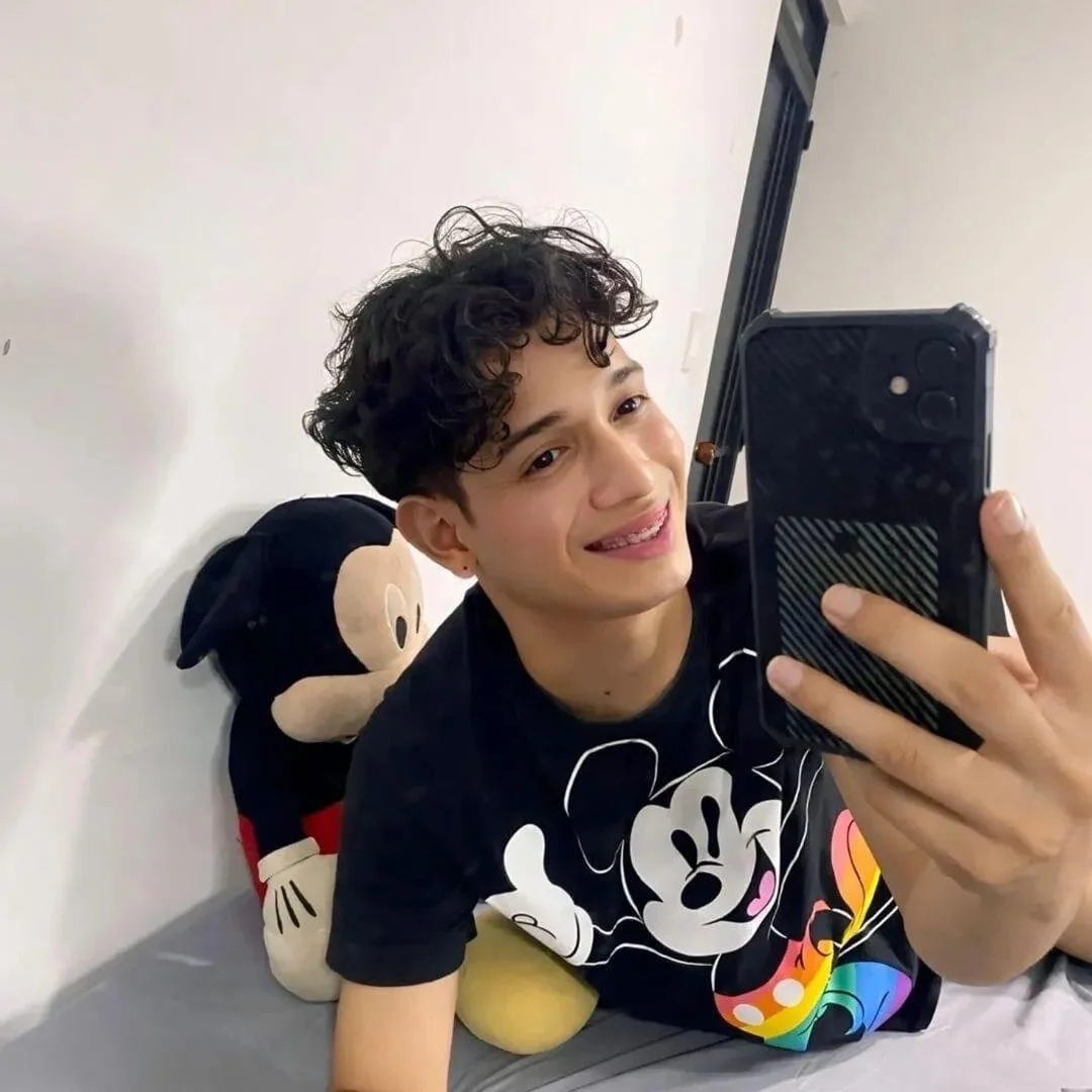 Benjamin_Buster immagine di tendenza 2340