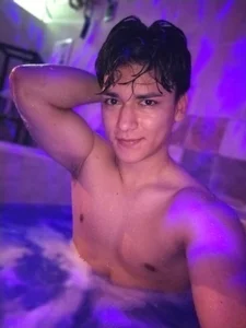 Liam_Chameliam Jacuzzi Hình 3