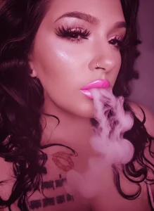 Jinyxx3: Smoke with me bae? 🚬🥦🍭 ( 3 фото)