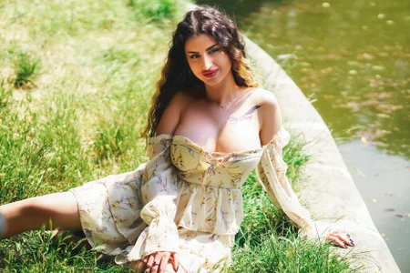 Alice_Voss Nature vibes Pic 8