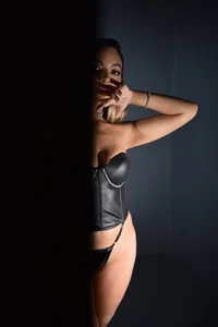 MelissaMoore_ Dark sensuality Immagine  8