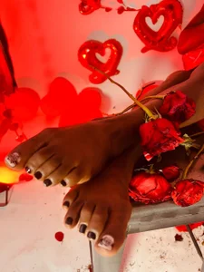 dafnnelewis 💘 “Este San Valentín quiero ser tu tentación favorita. ¿te animas a descubrirlo?”🔥 Pic 2