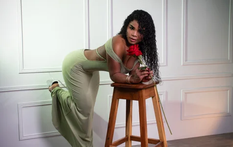 NahiaraReinaの👄👑🍑の 3枚の写真