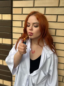 RedheadQueen_のSMOKE FOR Uの 2枚の写真