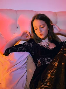 MichelleRoux The world reflected in her eyes🖤 Pic 7