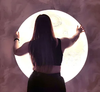 Luna_Host Moonlight Kuva 3