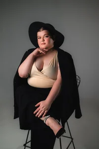 Mia_Ray kullanıcısının Woman Fatale Curves albümü -  2 fotoğraf