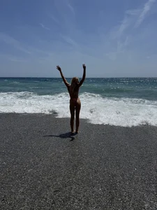 Marian_line Me by the sea. 🌊🥰 Bilde 5