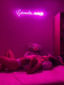 carmela_cute photoshoot in my room টি ছবি