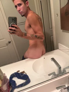 Babyboii32's XXX Nude Photo 5