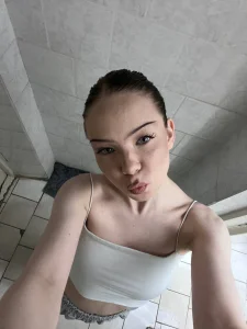 Public de BenitaWooden  5 Imagens