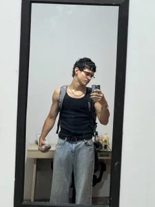 Samuel_Hills_II Mirror Pics Hình 2