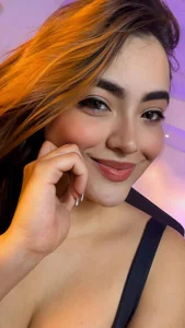 IsabellaaJoness 1/11 ME Hình